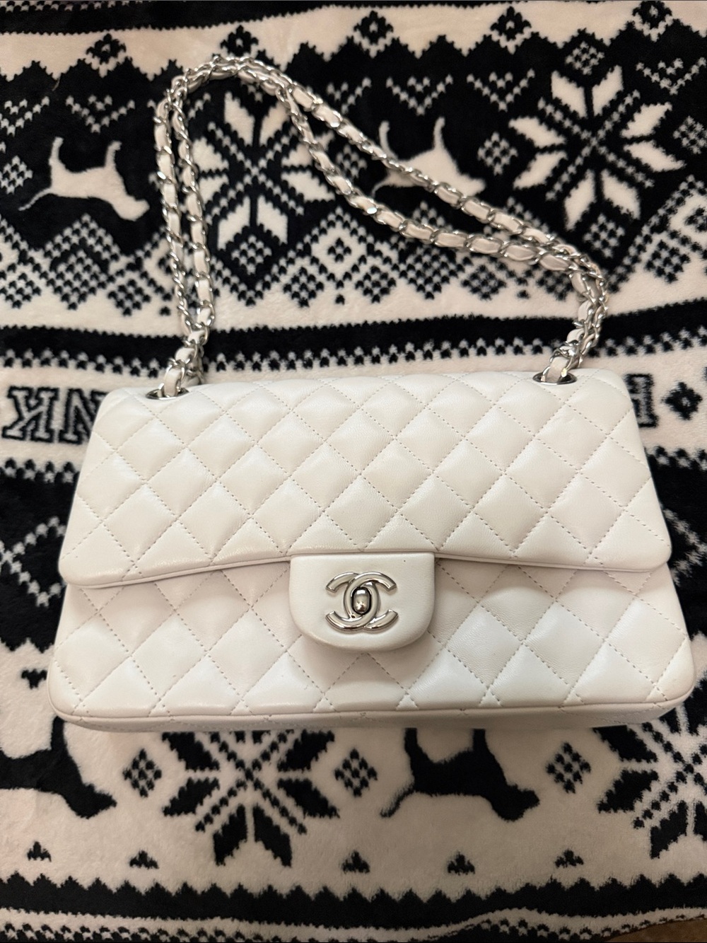 CHANEL Quilted White Leather Shoulder Bag with Silver Chain